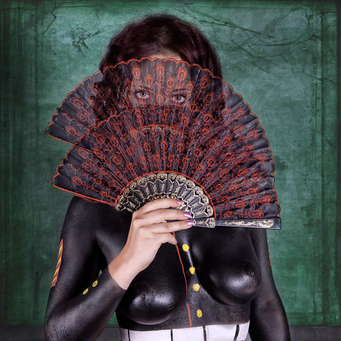 Bodypainting Model Lisa mit Fächer